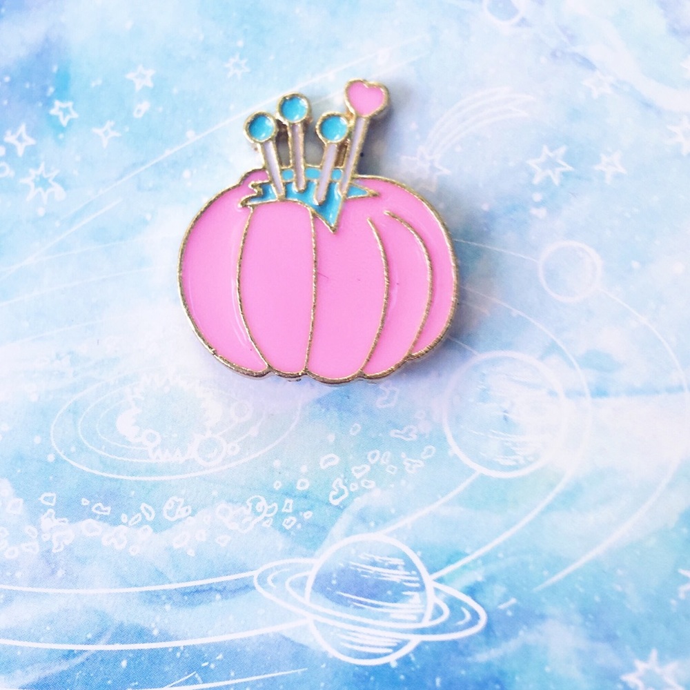 ✨ Pin Cushion Pin ✨ - Picture 2 of 5